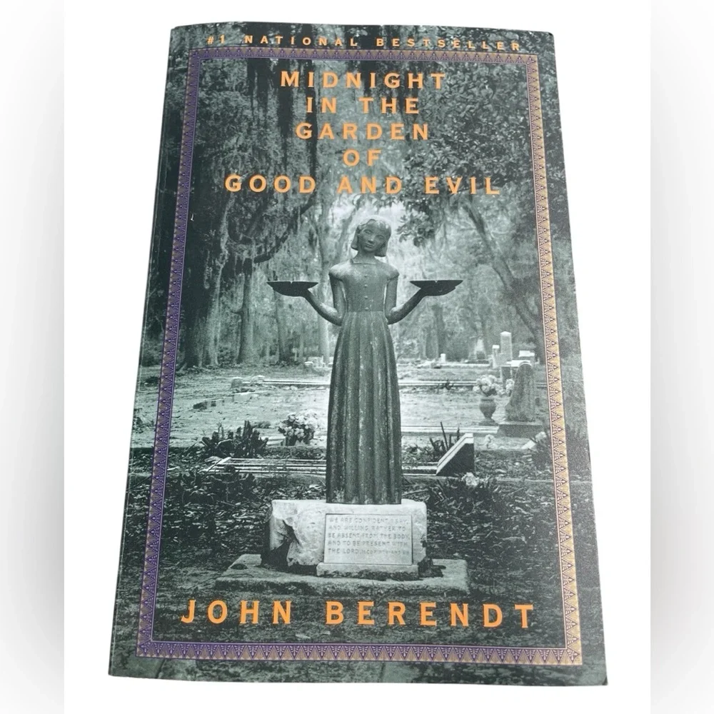 Midnight in the Garden of Good and Evil by John Berendt Nonfiction Book